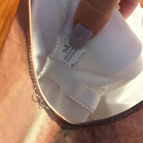 Woman’s one piece swim suit. Padded cups and support liner inside. - Picture 5 of 5